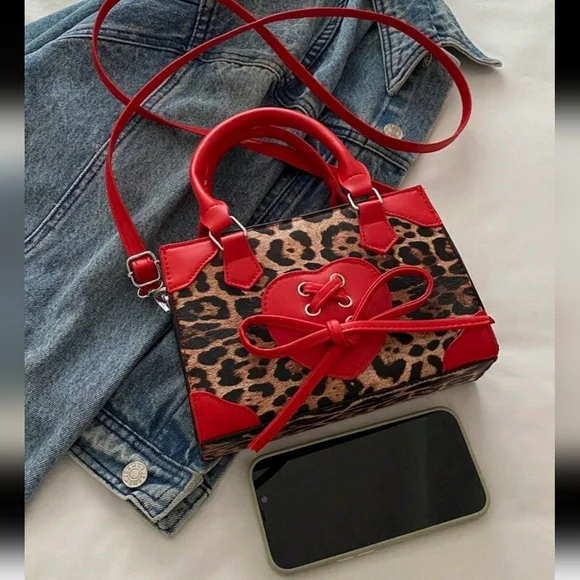 A New Fall And Winter Season Retro Fashion Leopard Print Mini Handbag Square Bag